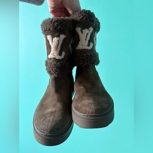 Louis Vuitton khaki Shearling Boots